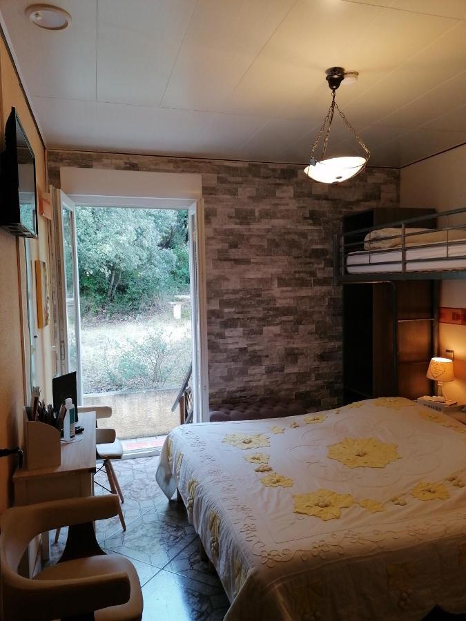 Hôtel Les deux lions à Alairac Extérieur photo