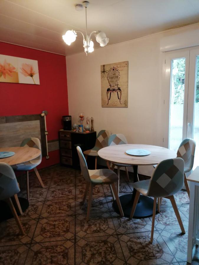 Hôtel Les deux lions à Alairac Extérieur photo