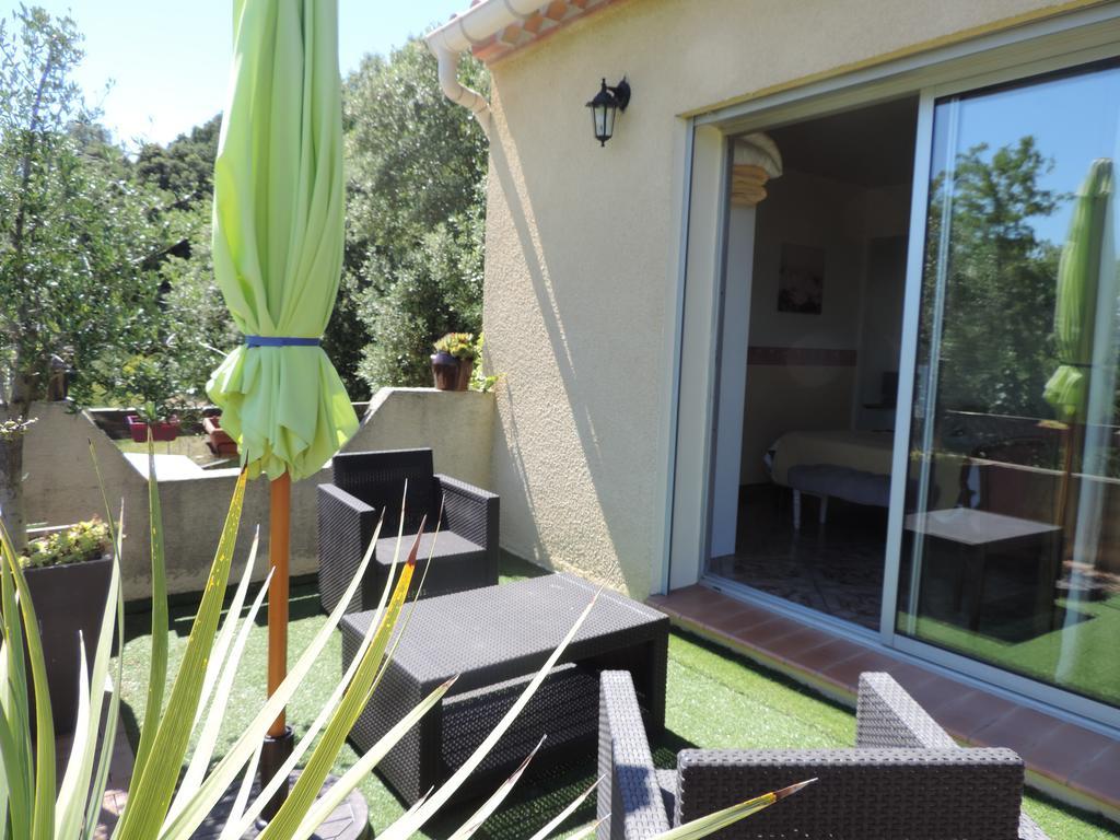 Hôtel Les deux lions à Alairac Extérieur photo