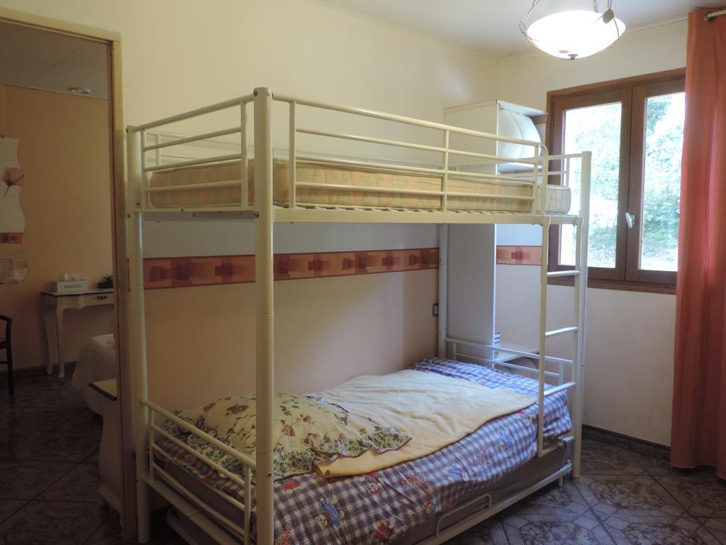 Hôtel Les deux lions à Alairac Chambre photo