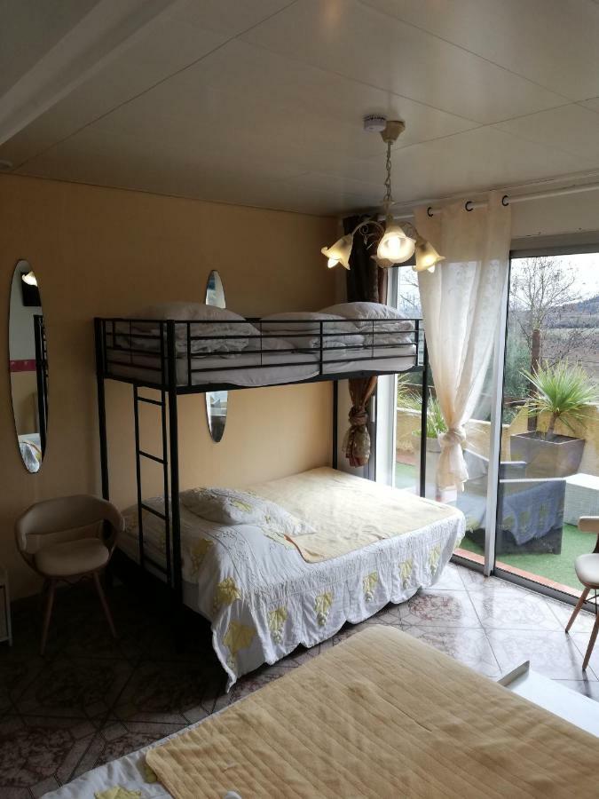 Hôtel Les deux lions à Alairac Extérieur photo