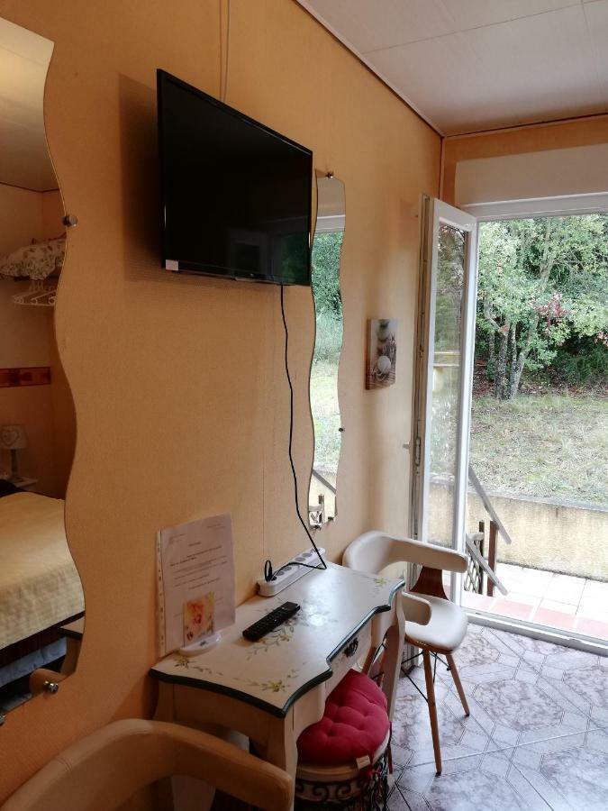 Hôtel Les deux lions à Alairac Extérieur photo